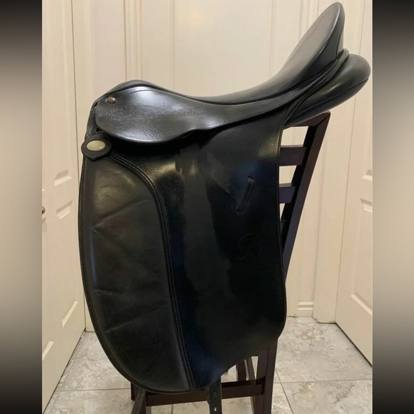 17.5” Bates Caprilli Saddle CAIR panel *Adjustable Gullet System* - Picture 3 of 14